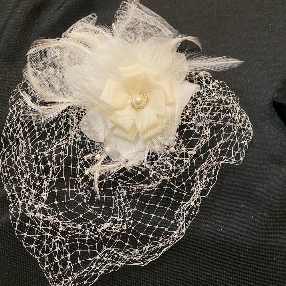 Fascinator hat - Picture 2 of 3